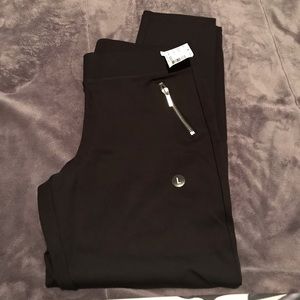 Simply Styled missy zip pointe legging